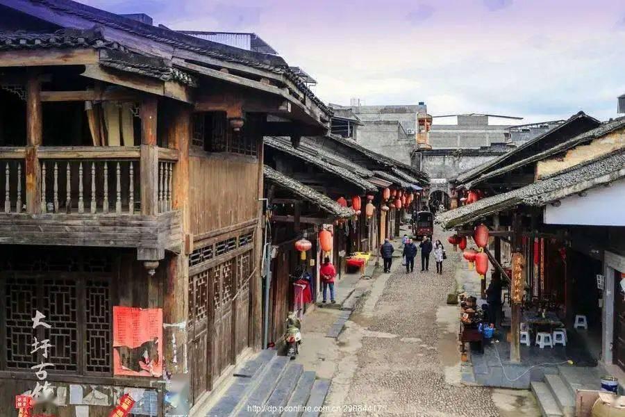 五彩几何塔